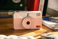 Kodak Mini Shot 2 Retro Pink Instant Camera & Photo Printer (5.3 x 8.6 cm) + 8 Sheets